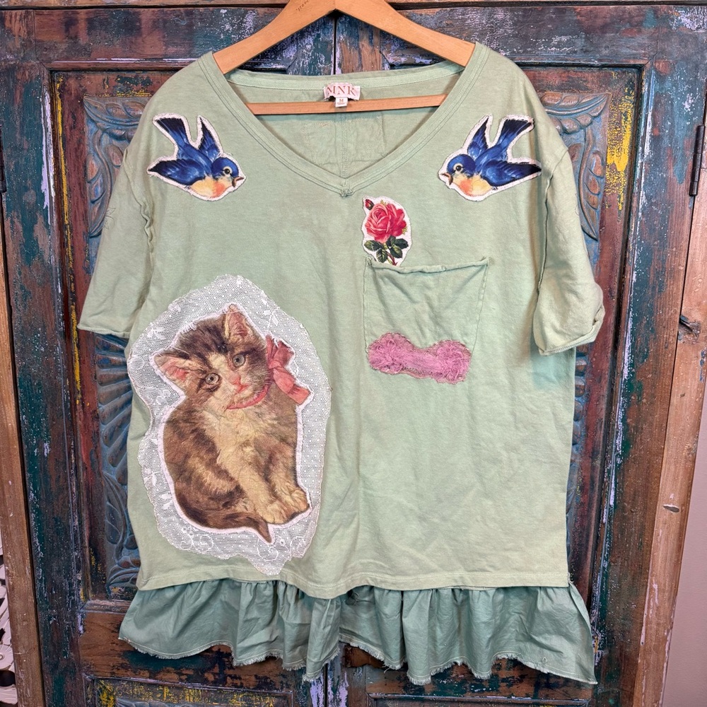 Vintage boho style oversize appliqué shirt upcycled dopamine